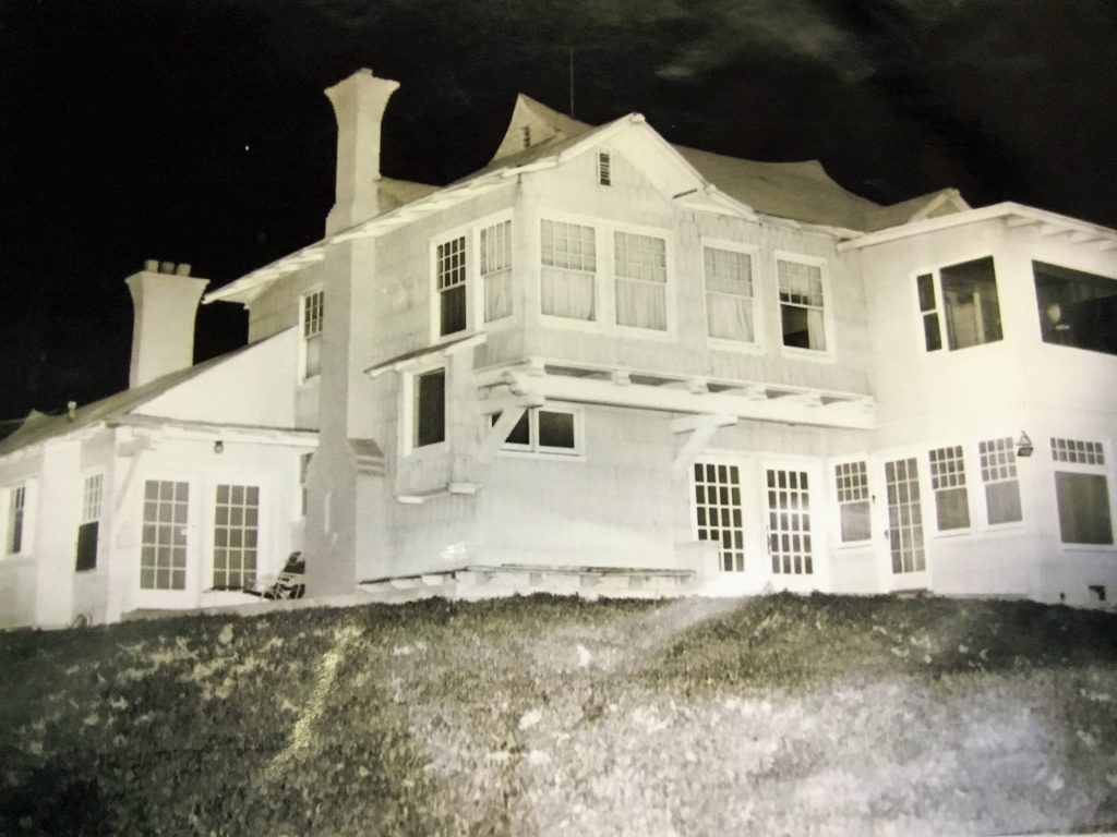 1933